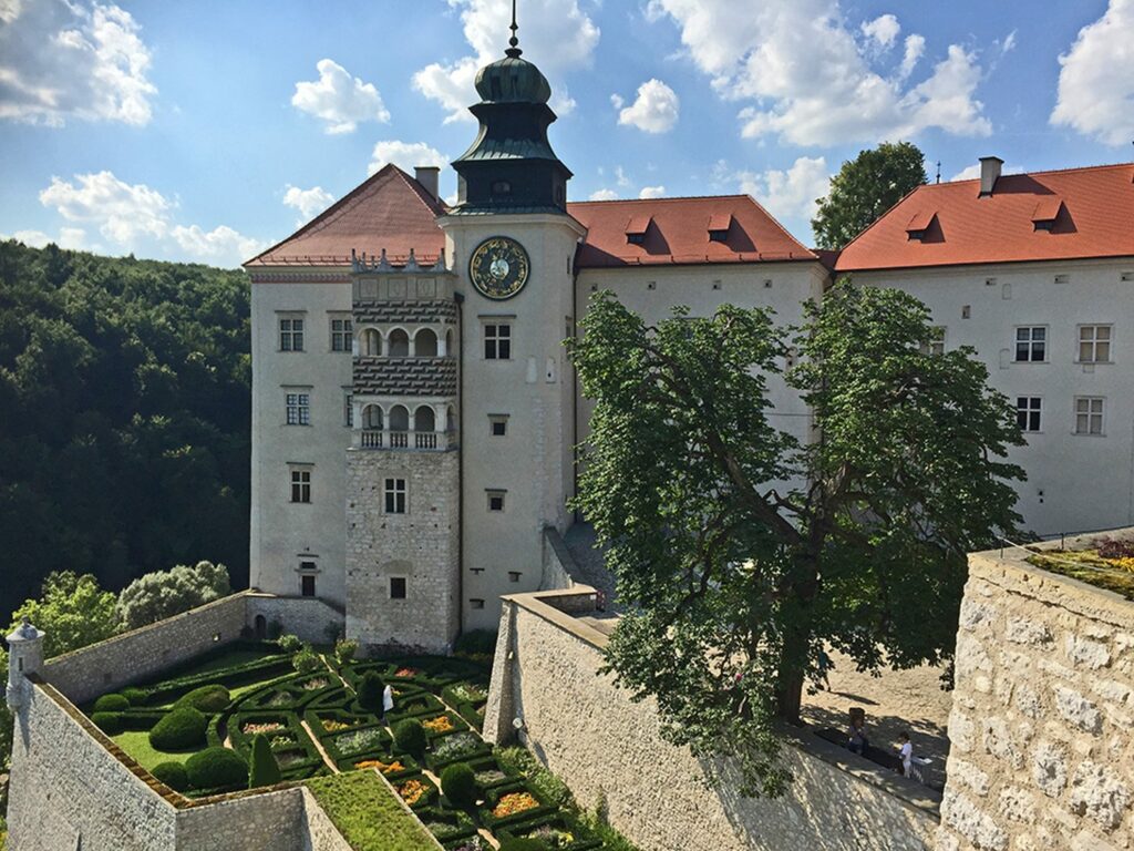 Pieskowa Skała Castle and its gardens