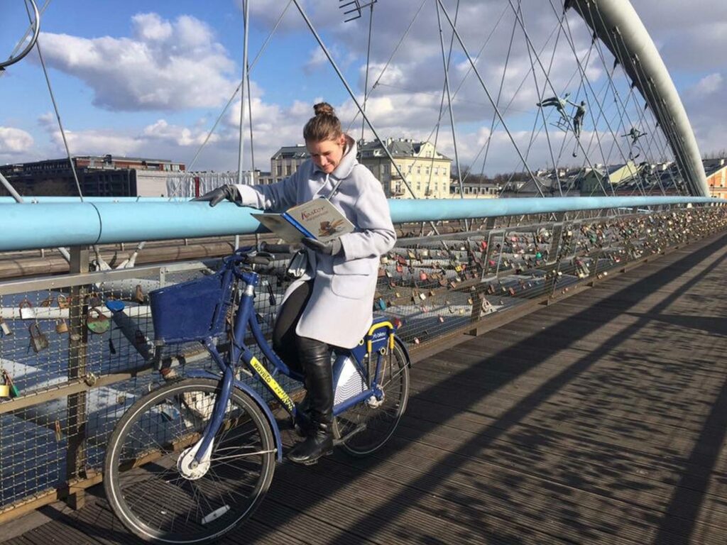 Basia with her bike and a map on the footbridge over the Vistula